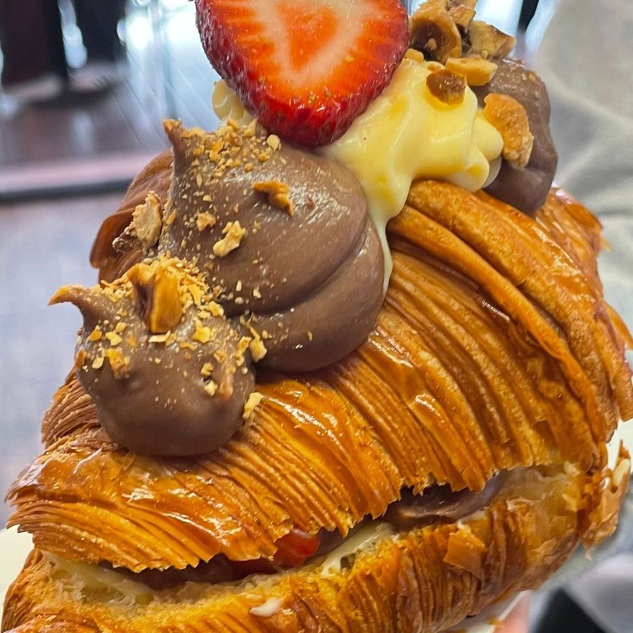 Nutella Dolgulu Kruvasan