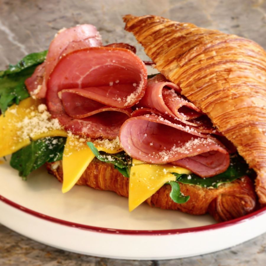 Roast Beef Cheddar Kruvasan Sandviç
